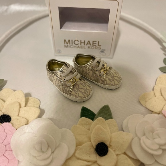 Michael Michael Kors Baby Shoes - Picture 5 of 5